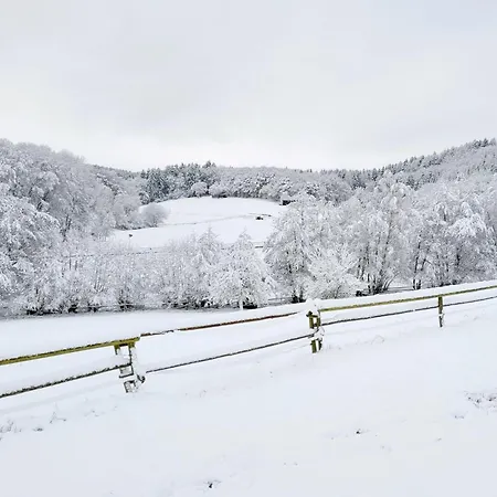 Landgut Pfauenhof - Landleben Geniessen Auf Dem Bio-reiterhof In Der Vulkaneifel Lantgård Utzerath
