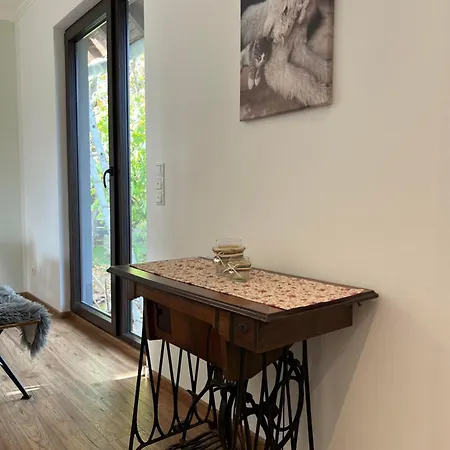 Landgut Pfauenhof - Landleben Geniessen Auf Dem Bio-reiterhof In Der Vulkaneifel Lantgård Utzerath