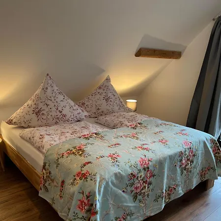 Farm stay Landgut Pfauenhof - Landleben Geniessen Auf Dem Bio-reiterhof In Der Vulkaneifel Utzerath