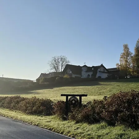 Landgut Pfauenhof - Landleben Geniessen Auf Dem Bio-reiterhof In Der Vulkaneifel * Utzerath