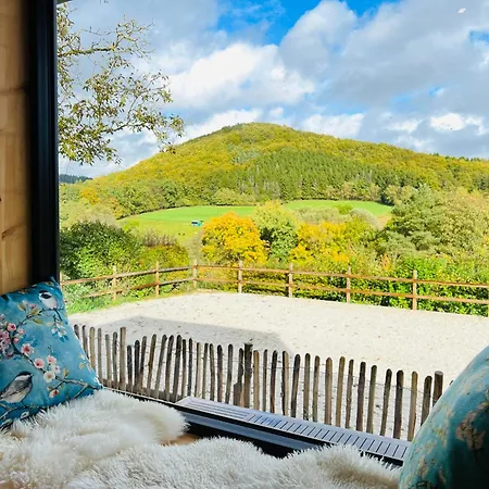 Farm stay Landgut Pfauenhof - Landleben Geniessen Auf Dem Bio-reiterhof In Der Vulkaneifel