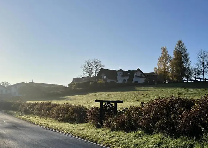 Landgut Pfauenhof - Landleben Geniessen Auf Dem Bio-reiterhof In Der Vulkaneifel * Utzerath